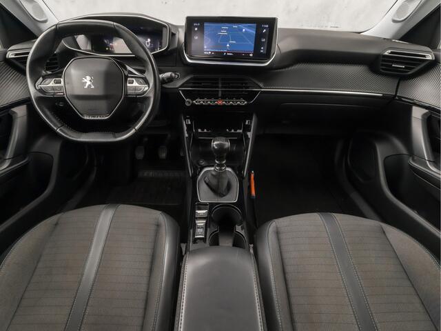 Peugeot 2008 1.2 PureTech Allure Sport (VIRTUAL COCKPIT, APPLE CARPLAY, 360 CAMERA, LEDER, KEYLESS, SPORTSTOELEN, GETINT GLAS, LM VELGEN, NIEUWSTAAT)