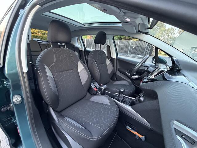 Peugeot 2008 1.2 PureTech Blue Lion | Panorama | Navigatie