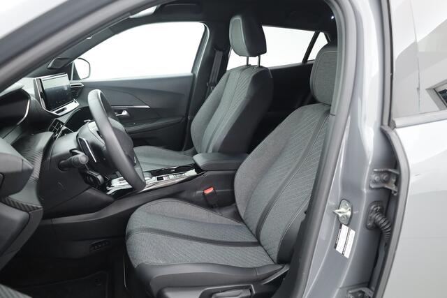Peugeot 2008 1.2 Hybrid 145 Allure | All Seasons | Keyless | Apple CarPlay | Navi | Cruise | PDC V+A | 17''