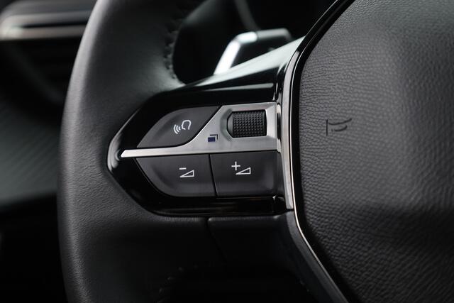 Peugeot 2008 1.2 Hybrid 145 Allure | All Seasons | Keyless | Apple CarPlay | Navi | Cruise | PDC V+A | 17''