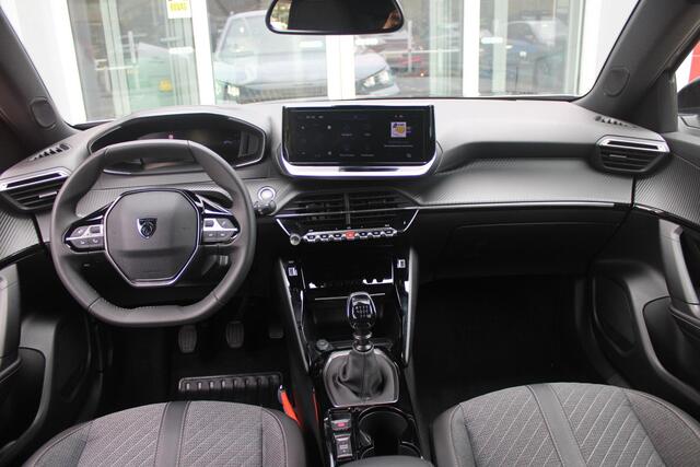 Peugeot 2008 1.2 100PK ALLURE | NAVIGATIE | PARKEERSENSOREN VOOR + ACHTER | KEYLESS ENTRY/START | LICHTMETALEN VELGEN 17" | DRAADLOZE APPLE CARPLAY/ANDROID AUTO | DRAADLOZE TELEFOONLADER | CRUISE CONTROL | DAB + RADIO | LED KOPLAMPEN |