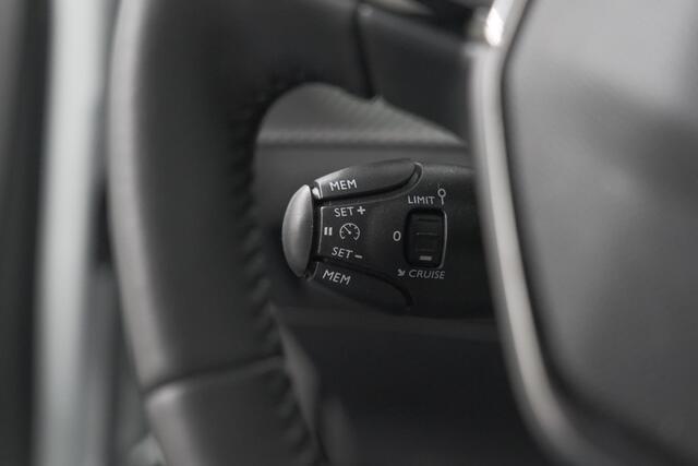 Peugeot 2008 Hybrid 145 Allure | Apple Carplay | Climate Control | Parkeersensoren Voor + Achter