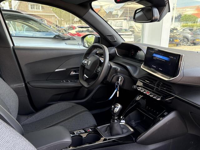 Peugeot 2008 1.2T 100pk Allure | Facelift model | Parkeersensoren voor + achter | Apple Carplay/Android Auto | Climate Control | Lichtmetalen velgen