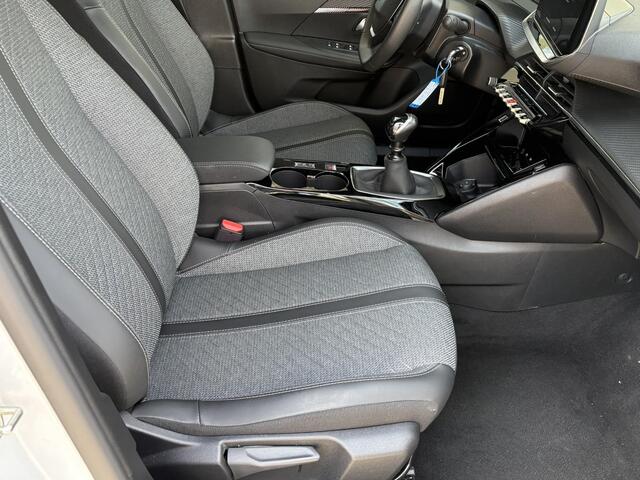 Peugeot 2008 1.2T 100pk Allure | Facelift model | Parkeersensoren voor + achter | Apple Carplay/Android Auto | Climate Control | Lichtmetalen velgen