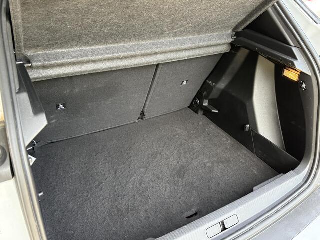 Peugeot 2008 1.2T 100pk Allure | Facelift model | Parkeersensoren voor + achter | Apple Carplay/Android Auto | Climate Control | Lichtmetalen velgen