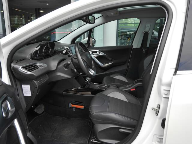 Peugeot 2008 1.2 PureTech Allure | Automaat | Panoramadak | Parkeersensoren V+A | Camera achter | Getint Glas | Navigatie | Cruisecontrol | Climate control