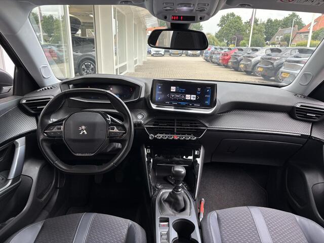 Peugeot 2008 1.2T 130pk Allure | Achteruitrijcamera | Dealeronderhouden | Navigatie | Parkeersensoren | Privacy Glass | Cruise Control | Apple Carplay/Android Auto