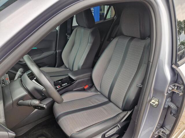 Peugeot 2008 1.2 PureTech Allure Pack Luxe uitvoering | 1e Eigenaar | Hoge instap | Trekhaak | Navigatie | Cruisecontrole | Led dagrijverlichting