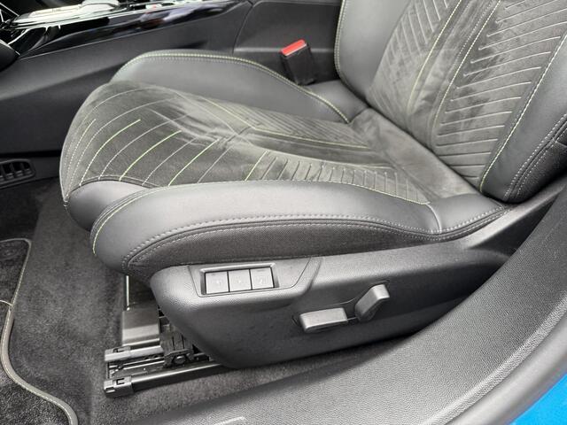 Peugeot 2008 1.2 Hybrid 145 PK GT | 1e Eigenaarsauto nieuw door Thalen geleverd | Alcantara Interieurpakket | Navigatie | 360 Graden Camera | 18" Lichtmetalen Velgen | Stoelverwarming | Full LED Verlichting | Dode Hoek Detectie | Cruise Control | DAB+ Radio | Keyless 