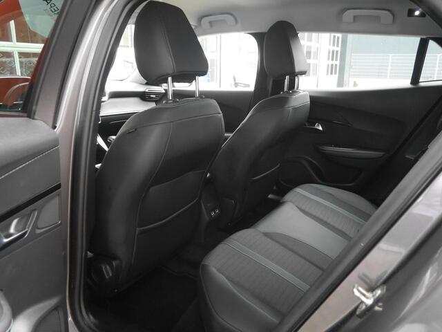 Peugeot 2008 1.2 PureTech Allure | 130PK | Adaptieve CruiseControl | Camera | Trekhaak | Led verlichting | Weinig KM! | Stoelverwarming