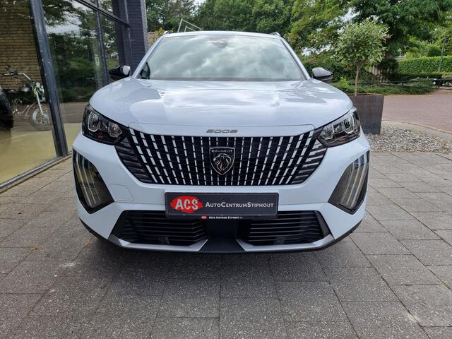 Peugeot 2008 1.2i Allure 131pk | 2025 | Premium kleur | Leder | Fabr. gar. | Zeer nette staat!