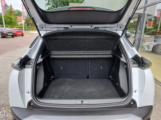 Peugeot 2008 1.2i Allure 131pk | 2025 | Premium kleur | Leder | Fabr. gar. | Zeer nette staat!