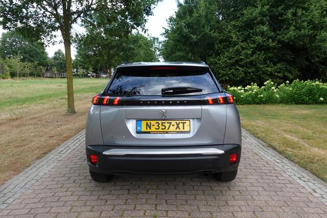 Peugeot 2008 1.2 PureTech Allure | LED | NAVI | CarPlay | Cruise Control |