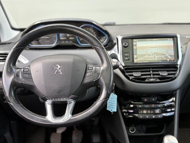 Peugeot 2008 1.2 PureTech GT-line | Airco | Camera | Panorama dak | Stoelverwarming | Leder | Trekhaak | Distributieriem vervangen |