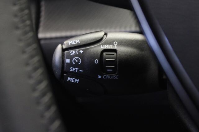 Peugeot 2008 1.2 PureTech 100 Allure |Navi|Camera|