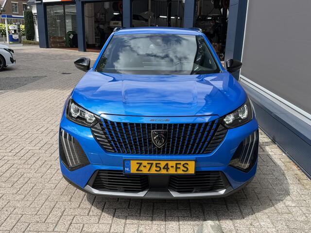 Peugeot 2008 1.2 Turbo 100 PK Allure | Facelift Model | Trekhaak 1200KG | Navigatie | LED Verlichting | Cruise Control | Hoge Zitpositie | Parkeersensoren Voor en Achter | DAB | Digitaal Dashboard | Half Lederen stoelen | Lichtmetalen Velgen 17 inch |