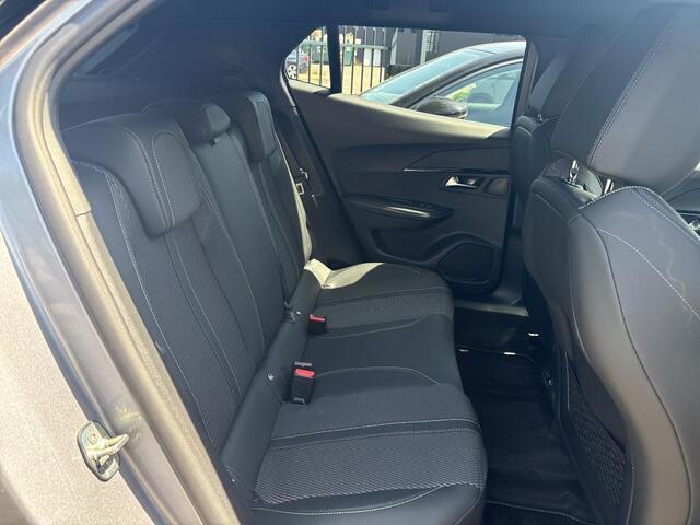 Peugeot 2008 1.2 Hybrid 136 GT ALL-INRIJKLAARPRIJS/Navi/Trekhaak/Keyless/Duo-Tone/18"velgen