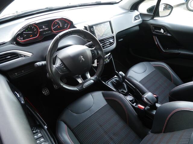 Peugeot 2008 1.2 PureTech GT-line | 110PK | Trekhaak | Achteruitrijcamera | 17 inch lichtmetalen velgen | Apple carplay/Andriod auto | Dakrails | Climate control | Cruise control
