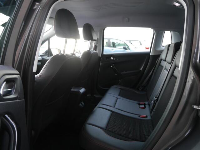 Peugeot 2008 1.2 PureTech GT-line | 110PK | Trekhaak | Achteruitrijcamera | 17 inch lichtmetalen velgen | Apple carplay/Andriod auto | Dakrails | Climate control | Cruise control
