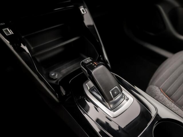 Peugeot 2008 1.2 PureTech Sport 131Pk Automaat (APPLE CARPLAY, GROOT NAVI, LM VELGEN, SPORTSTOELEN, PARKEERSENSOREN, LANE ASSIST, NIEUWSTAAT)