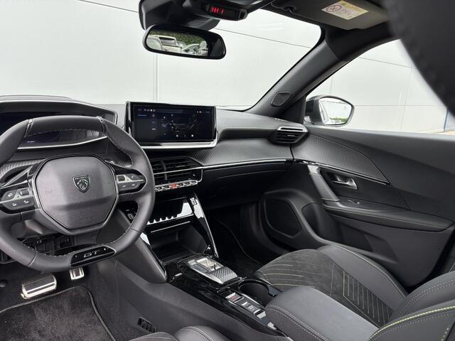 Peugeot 2008 1.2 Hybrid 145 GT | Panoramisch schuifdak | Stoelverwarming | Camera | Apple Carplay/Android Auto