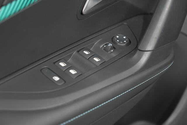 Peugeot 2008 PureTech 130 PK Allure Pack | Trekhaak | Camera | Adaptieve Cruise control | Keyless Entry | Apple Carplay