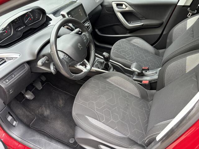 Peugeot 2008 1.2 PureTech Blue Lion / NAVI / CRUISE / PANORAMADAK / AIRCO / TREKHAAK