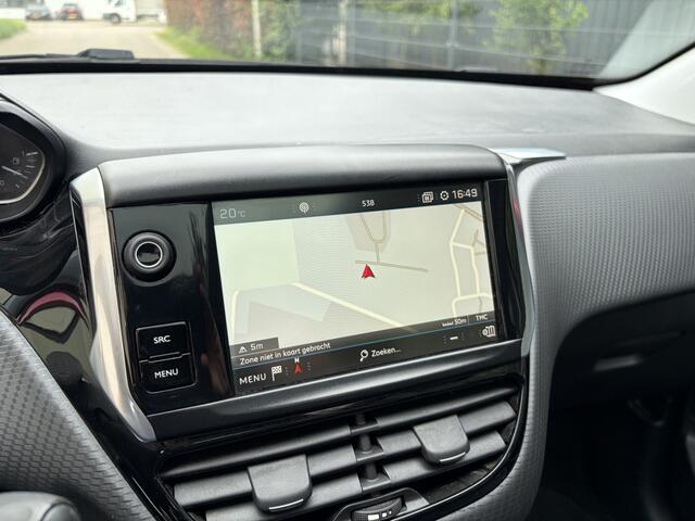 Peugeot 2008 1.2 PureTech Blue Lion / NAVI / CRUISE / PANORAMADAK / AIRCO / TREKHAAK