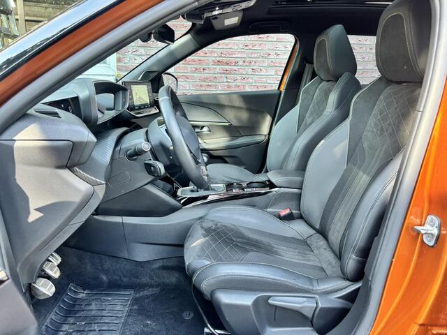 Peugeot 2008 GT Pack 1.2 Turbo 130pk | SCHUIF/KANTELDAK | DODEHOEKBEW. | ALCANTARA/LEDER | KEYLESS ENTRY | CAMERA | NAVI | ADAPTIVE CRUISE