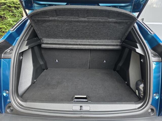 Peugeot 2008 Allure Pack 1.2 Turbo 100pk | ADAPTIVE CRUISE | STOELVERW. | GRIPCONTROL | KEYLESS ENTRY | 360° CAMERA | CLIMA | ALL-SEASONBANDEN | APPLE CARPLAY / ANDROID AUTO