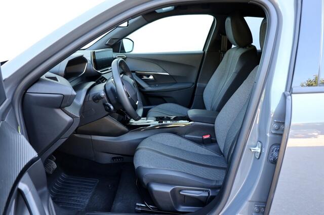 Peugeot 2008 EV Allure 54 kWh - 156 pk **Carplay / PDC / Cruise / Snelladen