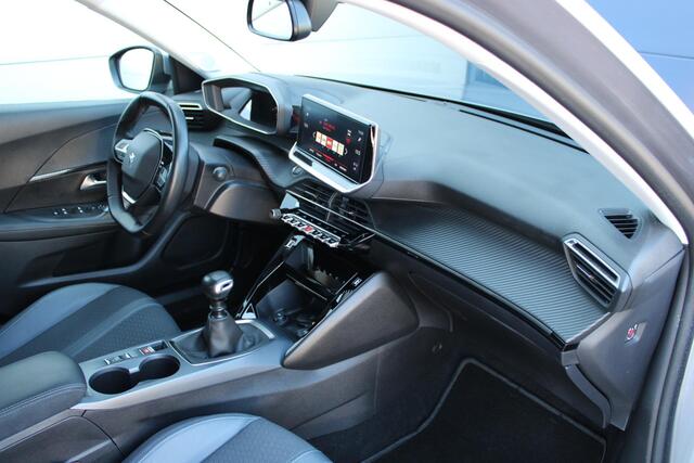 Peugeot 2008 1.2 PureTech 130pk Allure Airco Navi Camera Carplay Dealer onderhouden