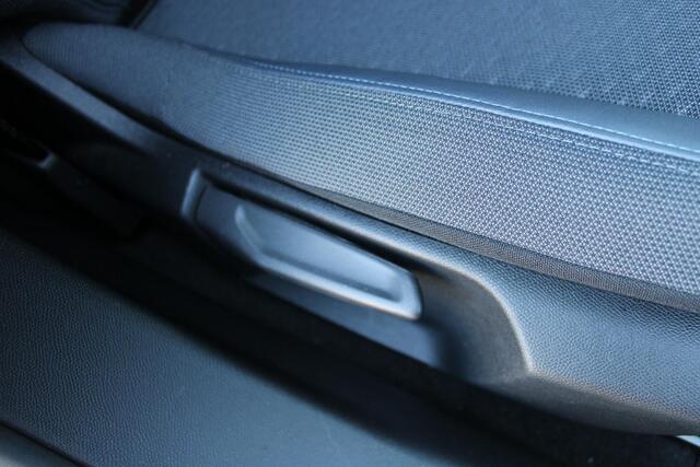 Peugeot 2008 1.2 PureTech 130pk Allure Airco Navi Camera Carplay Dealer onderhouden