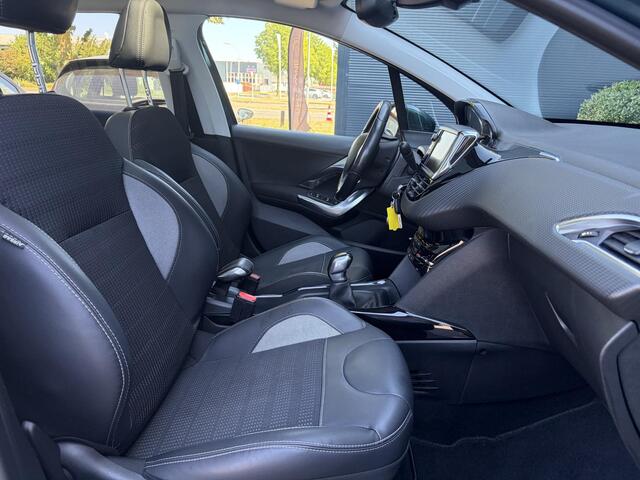 Peugeot 2008 1.2 PureTech Allure D-riem vv in 02-2026 l Pano l Carplay l Camera l Halfleder l 110pk l Dealer Onderhouden l 2e Eigenaar l Navi l Clima l Cruise l Pdc l Lm velgen l Apk tot 02-2027