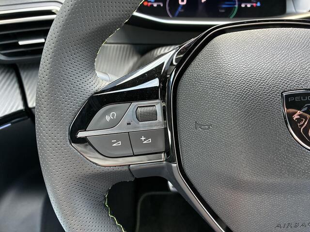 Peugeot 2008 1.2 Hybrid 145pk GT | Automaat | Dode hoekbewaking | Rondom zicht camera | Navigatie full map | 17 inch LichtMetaal