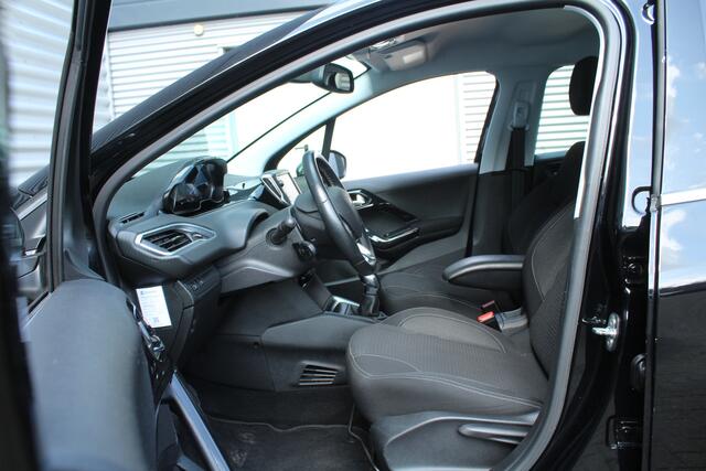 Peugeot 208 1.2 PureTech 83pk Blue Lease Allure NL-Auto NAP Clima Cruise Navi PDC LED 16"LMV