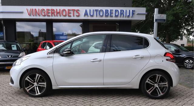 Peugeot 208 110 Pk Benzine Super Sportieve * GT-line * Uitvoering * Navigatie * 1/2 Lederen Interieur * Achteruitrij Camera * Climate & Cruise Control * DAB Radio Ontvangst * Vingerhoets; Vierde Generatie Eersteklas Service !