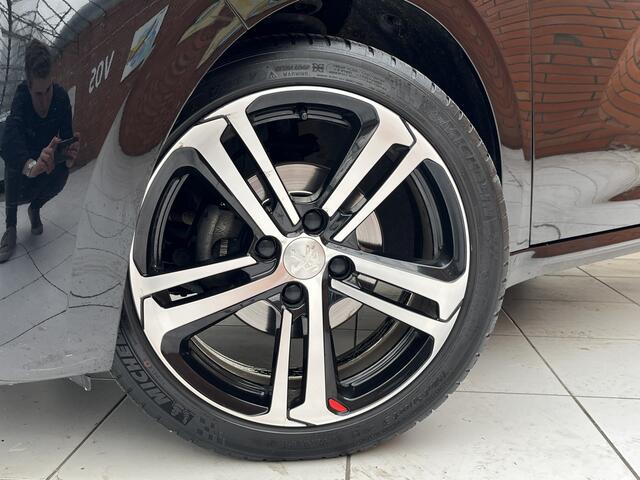 Peugeot 208 PureTech 110 GT-line | Panoramadak | Navigatie |