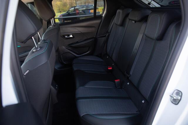 Peugeot 208 1.2 PureTech 100 Allure , Adap. cruise, Carplay, Keyless entry,