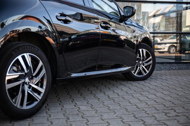 Peugeot 208 1.2 PureTech Allure Pack , Adap. cruise, Carplay, Keyless entry,