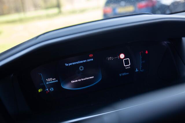 Peugeot 208 1.2 PureTech Allure Pack , Adap. cruise, Carplay, Keyless entry,