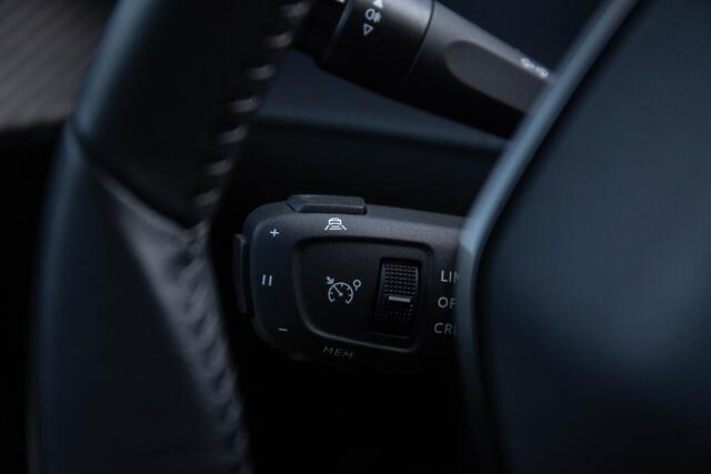 Peugeot 208 1.2 PureTech Allure Pack , Adap. cruise, Carplay, Keyless entry,