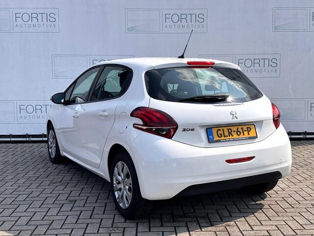 Peugeot 208 1.2 PureTech Signature AUTOMAAT | CARPLAY | AIRCO | 2DE PINKSTERDAG GEOPEND VAN 10:00 UUR T/M 17:00 UUR