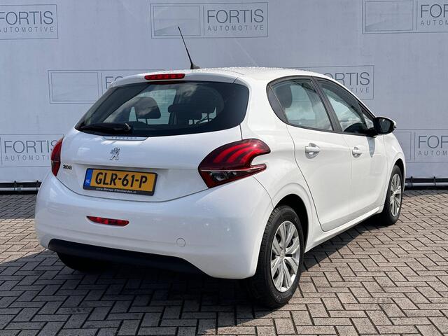 Peugeot 208 1.2 PureTech Signature AUTOMAAT | CARPLAY | AIRCO | 2DE PINKSTERDAG GEOPEND VAN 10:00 UUR T/M 17:00 UUR