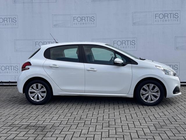 Peugeot 208 1.2 PureTech Signature AUTOMAAT | CARPLAY | AIRCO | 2DE PINKSTERDAG GEOPEND VAN 10:00 UUR T/M 17:00 UUR