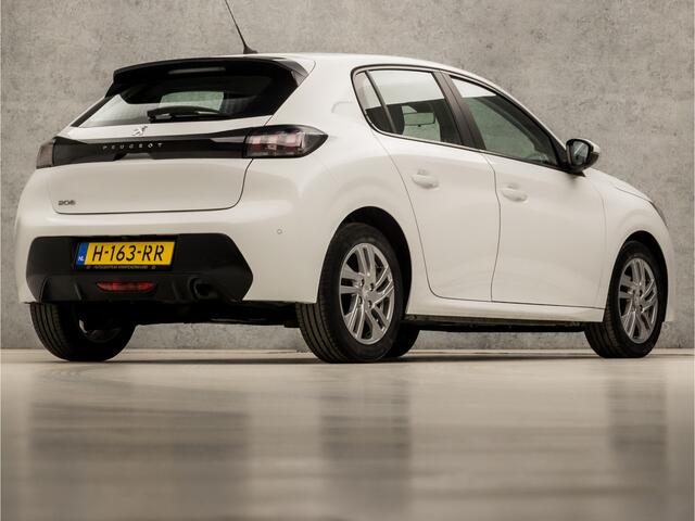 Peugeot 208 1.2 PureTech Sport (APPLE CARPLAY, GROOT NAVI, 360 CAMERA, LM VELGEN, SPORTSTOELEN, PARKEERSENSOREN, LED KOPLAMPEN, LANE ASSIST, NIEUWSTAAT)