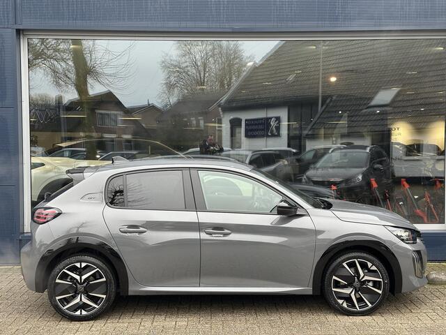 Peugeot 208 1.2 Hybrid 145 e-DCS6 GT | Bouwjaar 2025 | Full LED Verlichting | Navigatie | 360 Camera | Dodehoek detectie | Parkeersensoren | Cruise Control | Keyless Entry | Dakspoiler | DAB+ Radio | Digitaal Dashboard | Apple Carplay Draadloos | Sportieve GT Uitvoer