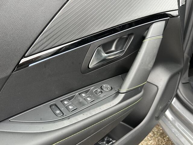 Peugeot 208 1.2 Hybrid 145 e-DCS6 GT | Bouwjaar 2025 | Full LED Verlichting | Navigatie | 360 Camera | Dodehoek detectie | Parkeersensoren | Cruise Control | Keyless Entry | Dakspoiler | DAB+ Radio | Digitaal Dashboard | Apple Carplay Draadloos | Sportieve GT Uitvoer