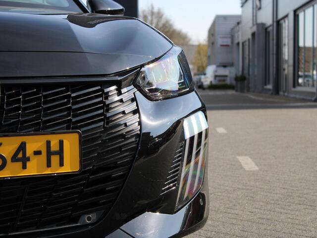 Peugeot 208 Allure 1.2 PureTech 100PK Navigatie, Stoelverwarming, Camera achter, Parkeerhulp voor & Achter, Lichtmetalen velgen