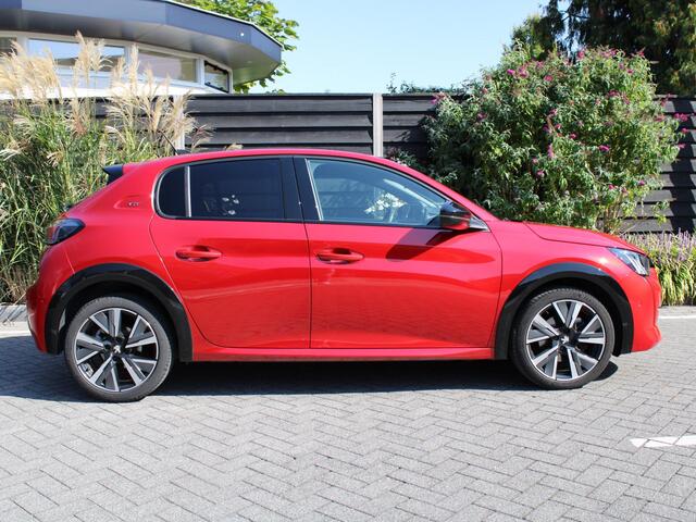 Peugeot 208 GT 1.2 PureTech 100PK Navigatie, Panoramadak, Keyless start, Achteruitrijcamera, Apple CarPlay-Android Auto, Parkeersensoren voor & achter